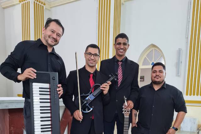 Teclado violão voz e violino