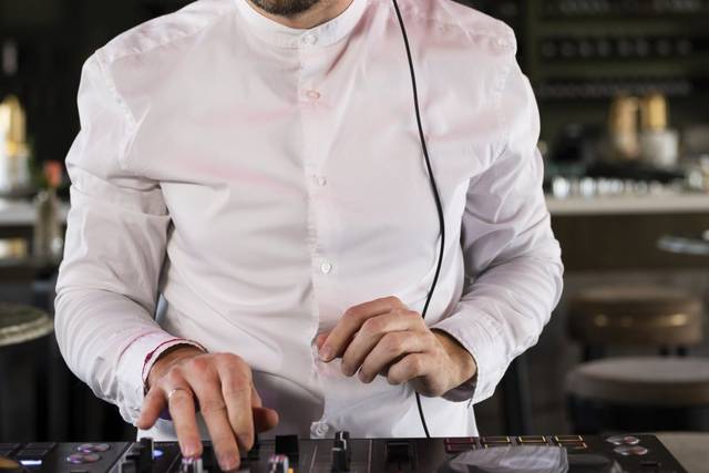DJ