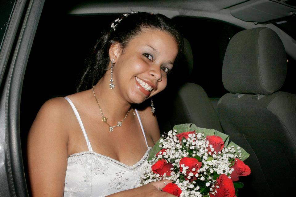 Noiva saindo do carro