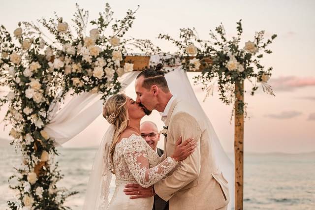 Casamento em frente ao mar.