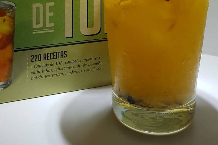 Caipirinha de maracujá