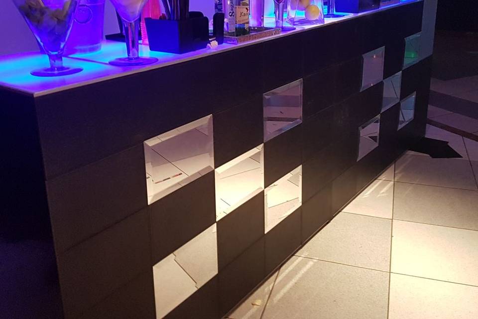 Bar de couro preto com espelho