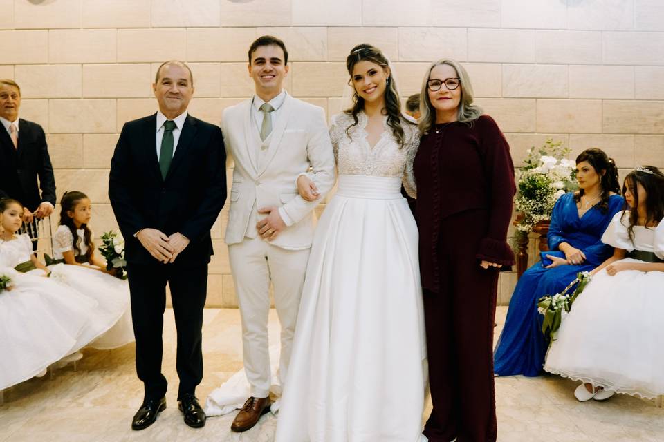 Pastor e noivos