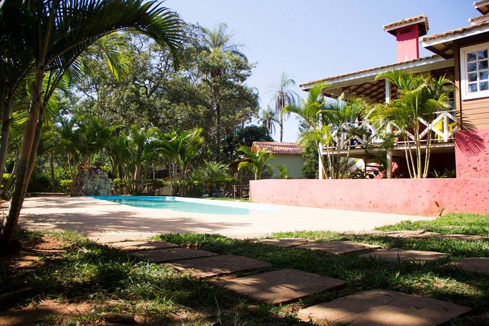 Piscina com cascata