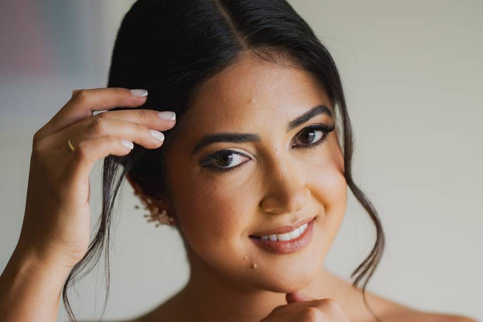 Vanessa Vieira - Maquiadora e Penteadista