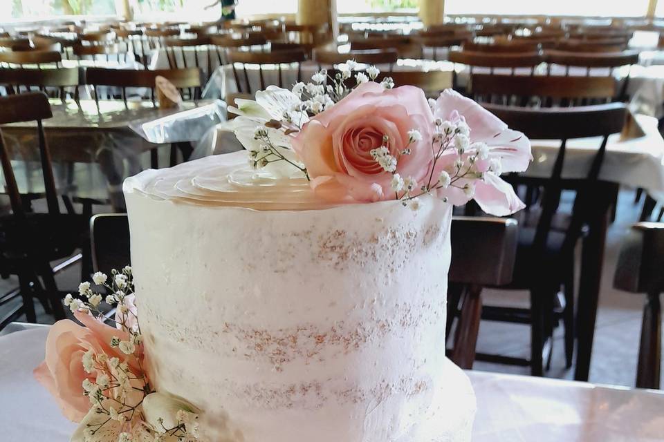 Bolo semi naked cake