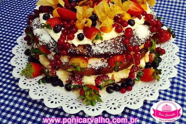 Naked cake frutas vermelhas