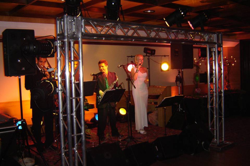 Estrutura, som, luz, banda