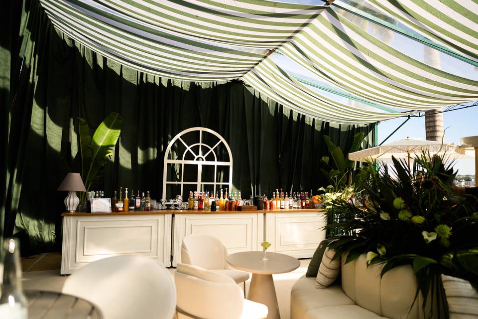 Los Guapos Luxurys Bar