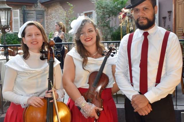 Violoncelo, violino e teclado