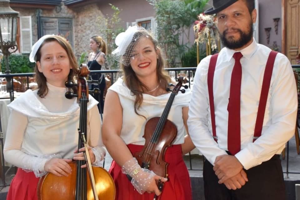 Violoncelo, violino e teclado
