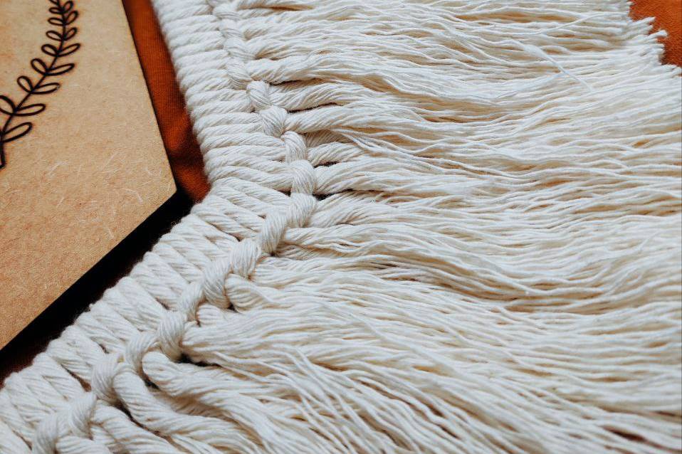 Flâmulas em MDF + macramé