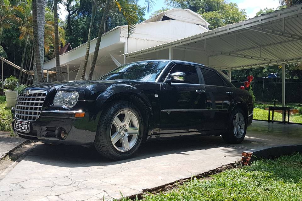 Lindo Chrysler 300C Preto