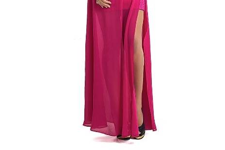 Vestido curto com saia longa