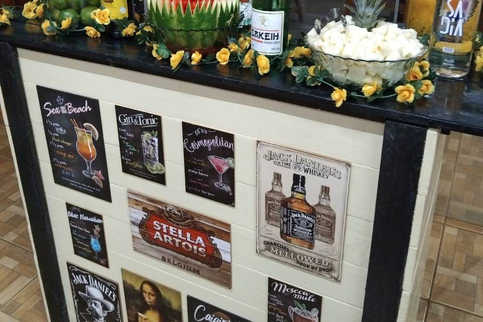 Bar com quadros