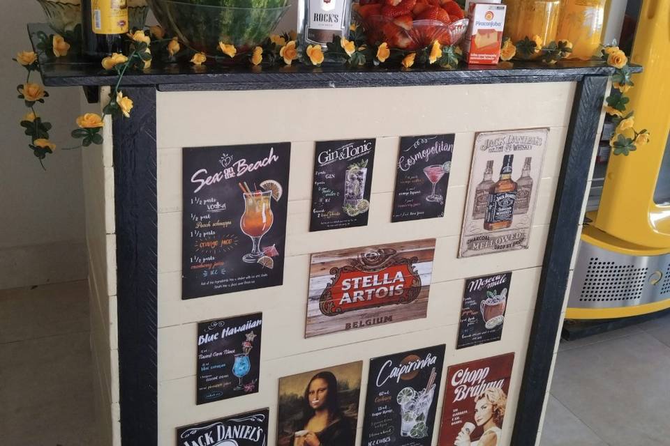 Bar com quadros