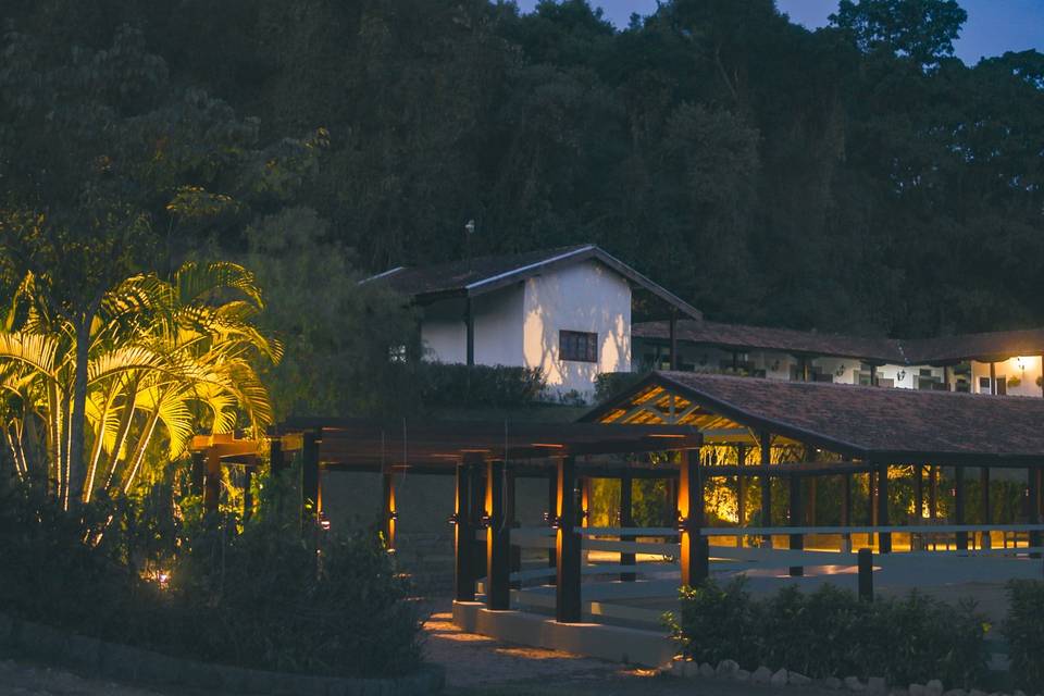 À noite também fica lindo!