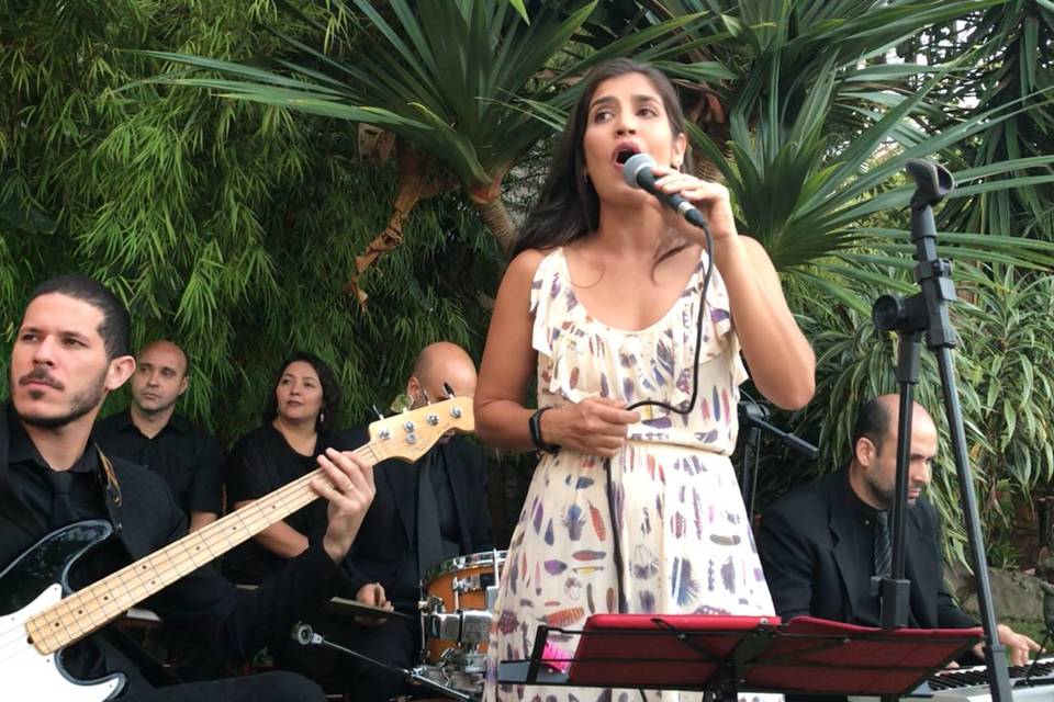 Lara Carrijo - Música para Eventos