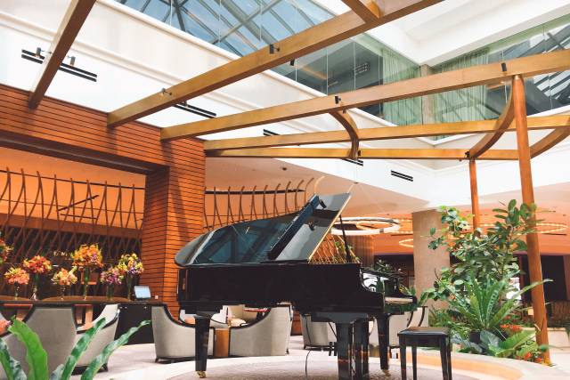 Olha esse palco com esse piano