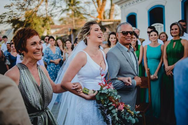 Sorriso ao ver o noivo