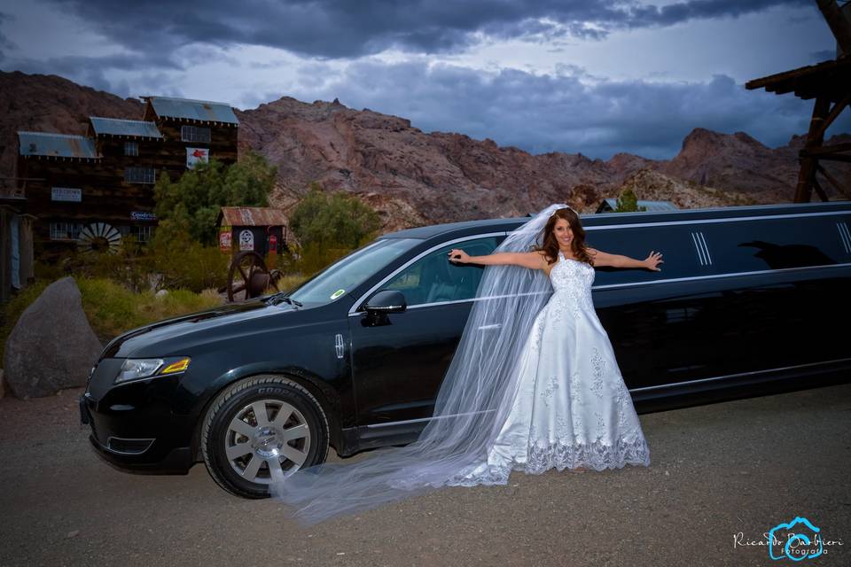 Noiva e limousine em Las Vegas