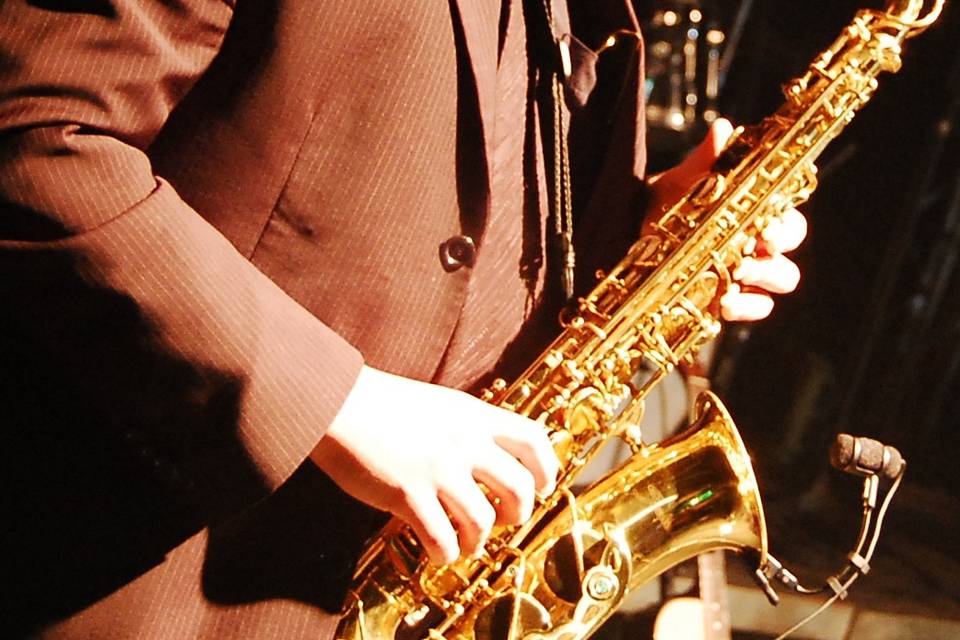 Live sax shows