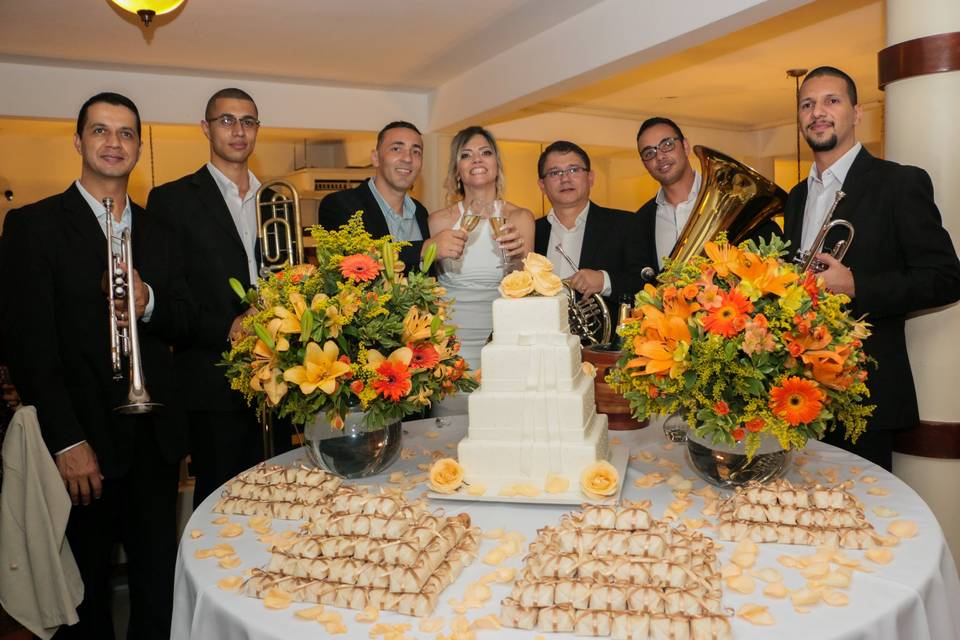Noivos felizes c/o Quinteto