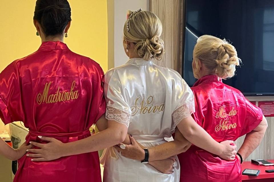 Noiva, madrinha e mãe da noiva