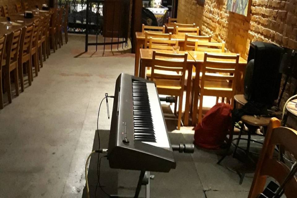 Também Piano elétrico !!