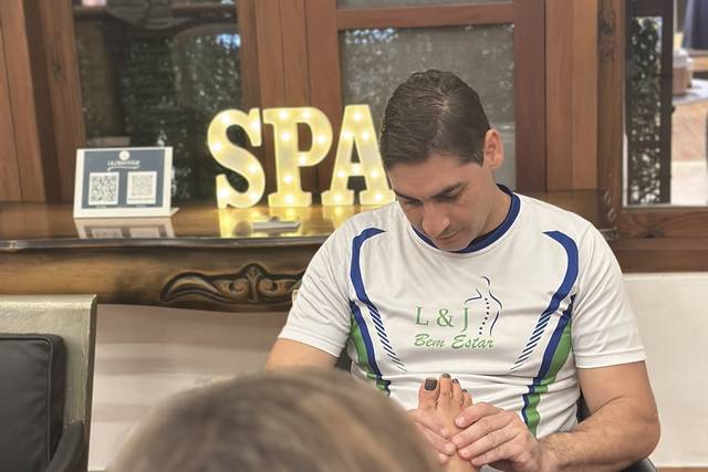 Massagem nos pés