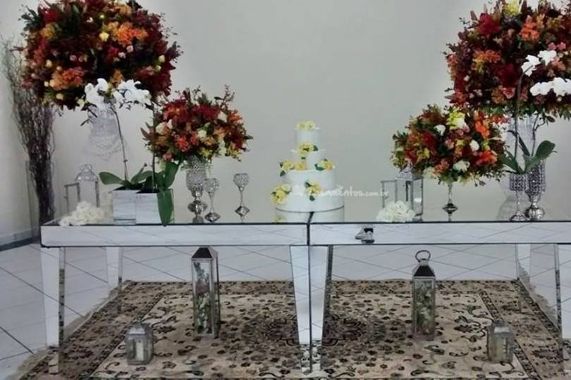 Decoração com mesa Espelhada