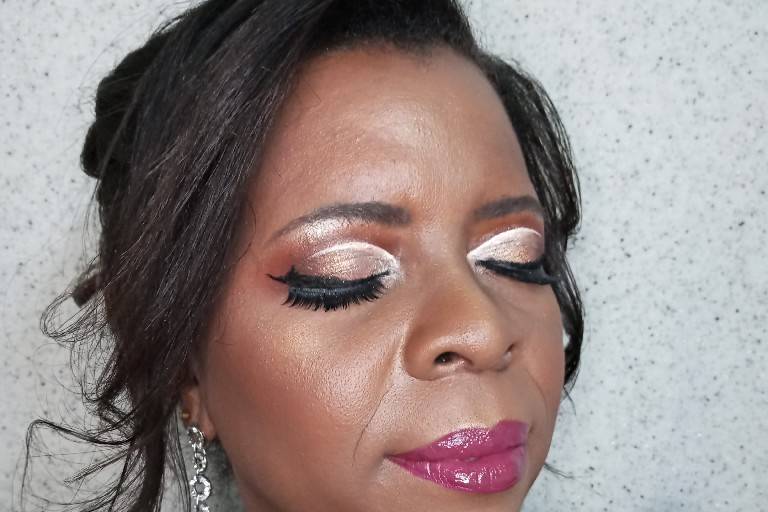 Cut crease com linha branca