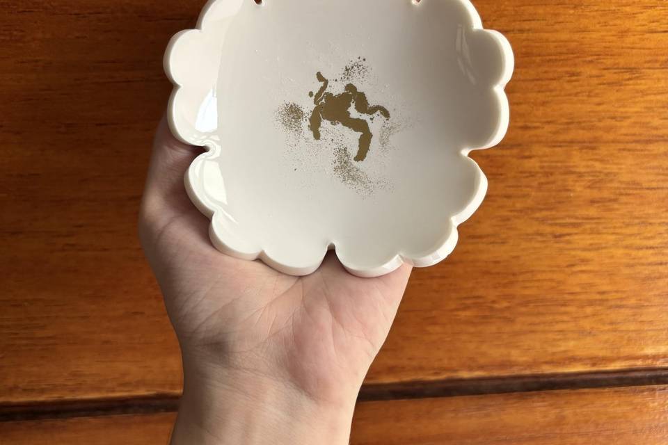 Porta-joias com dourado