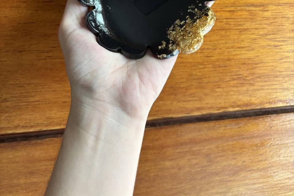 Porta-joias com folhas de ouro