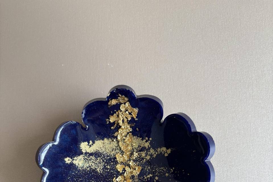Porta-joias com dourado e ouro