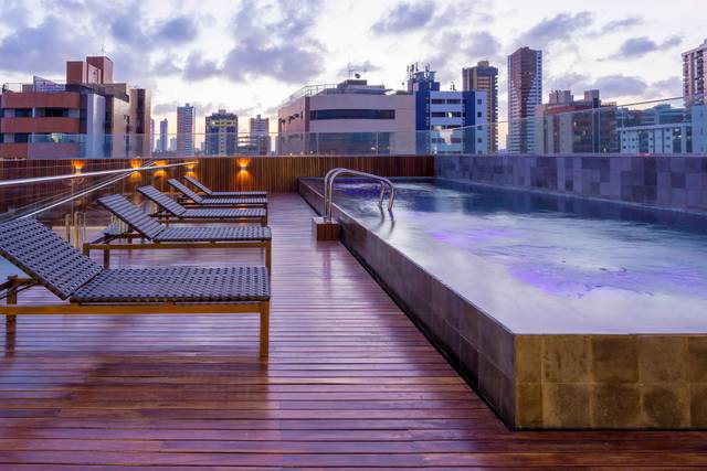 Piscina com hidromassagem