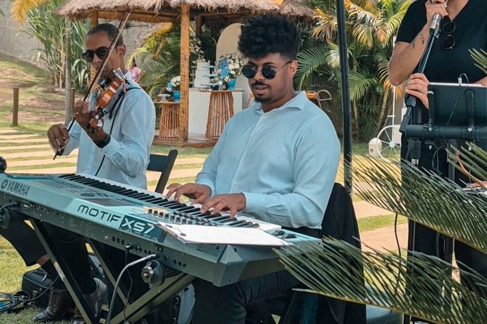 TRIO: Teclado, Violino e Vocal