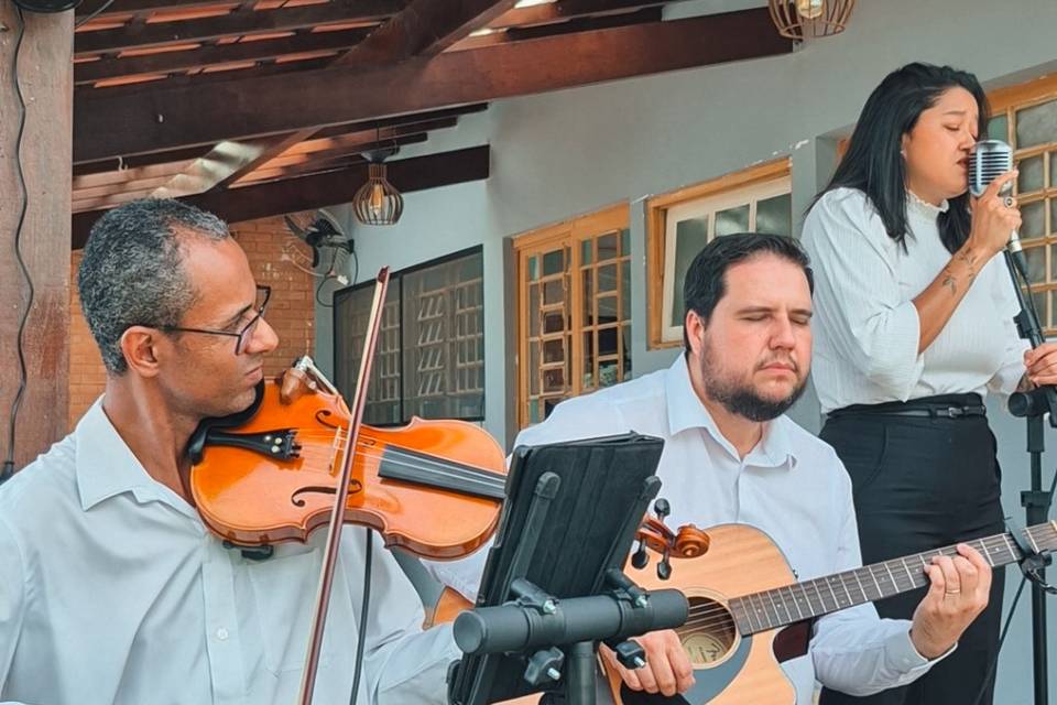TRIO: Violão, Violino e Vocal
