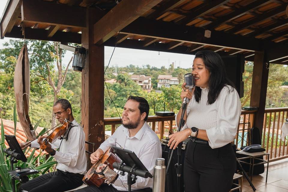 Trio: Violão, Violino e Vocal