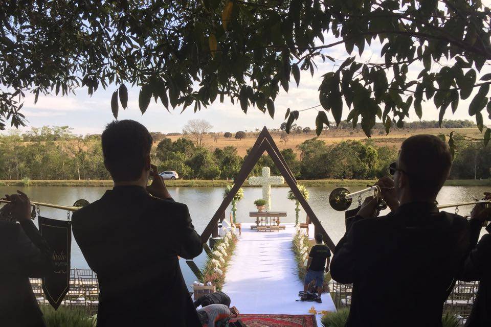 Altar construído sobre lago...