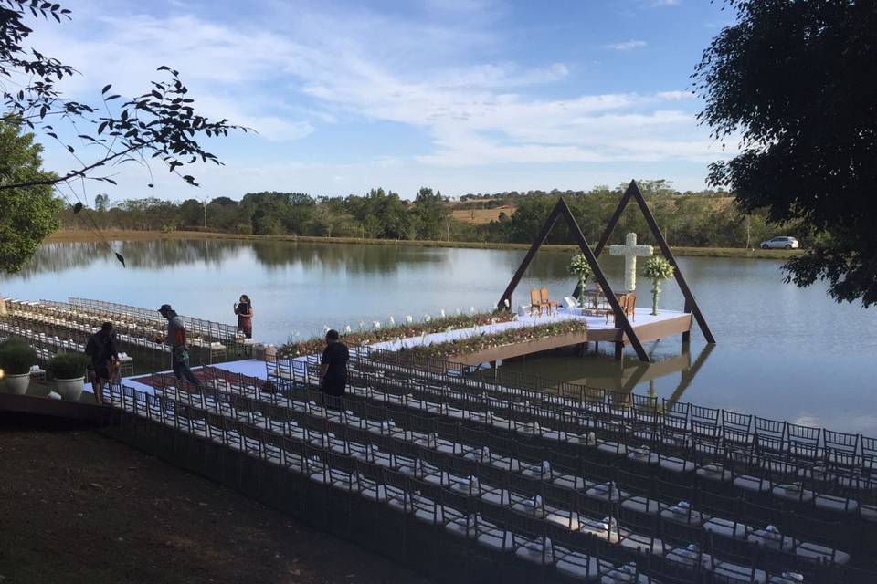 Altar sobre o lago!