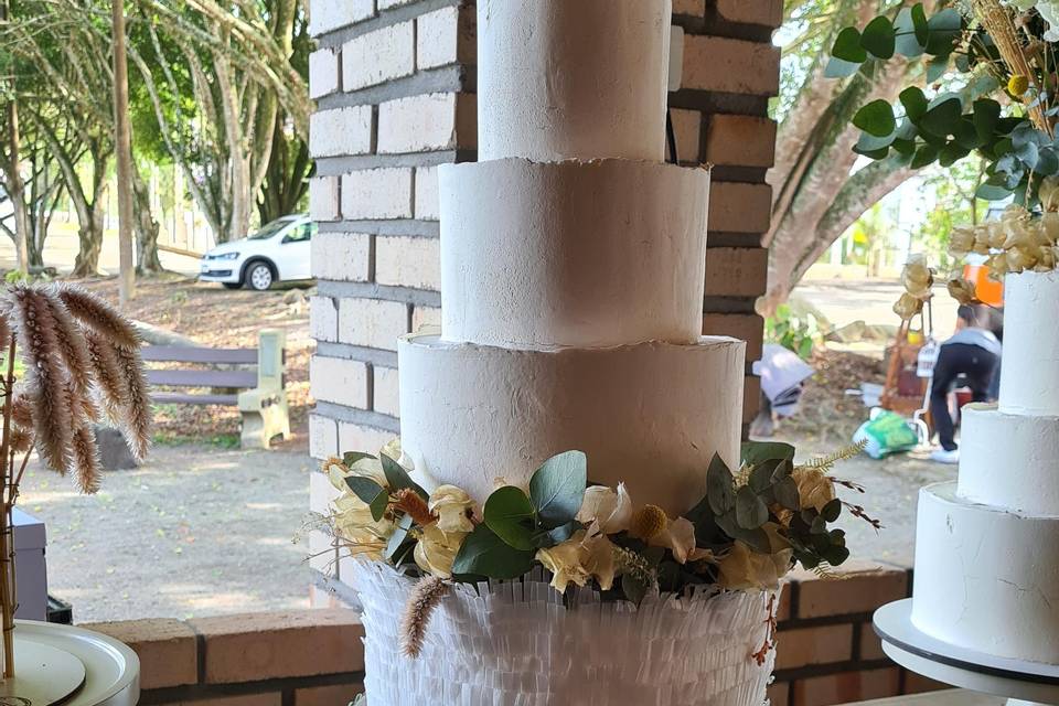 Bolo de Casamento Clássico