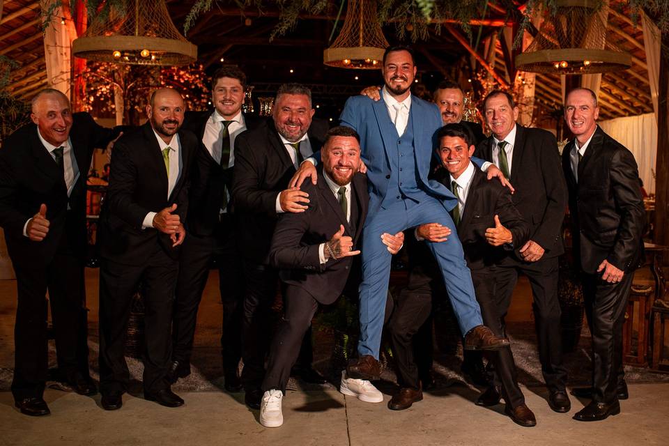 Noivo e padrinhos