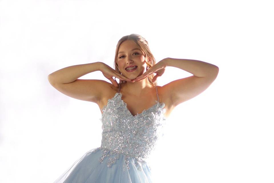DEBUTANTE IT GIRL