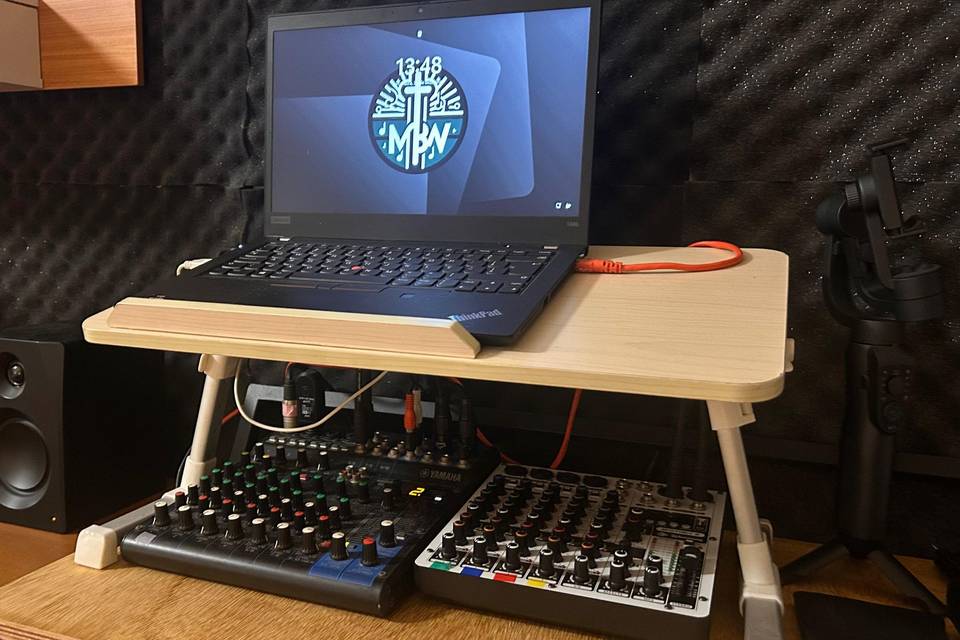 Mesa de som com transmissão ao