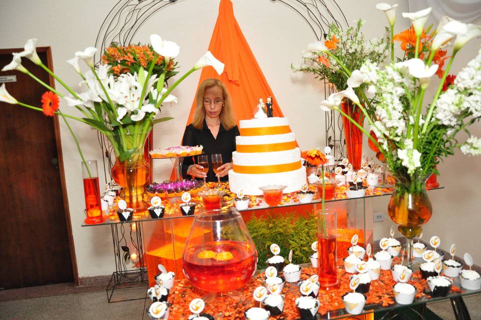 Bolo de casamento e mesa de doces