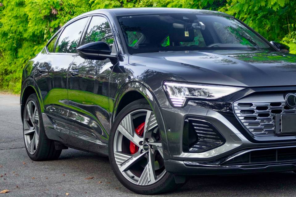 Audi Q8 Cinza 2024
