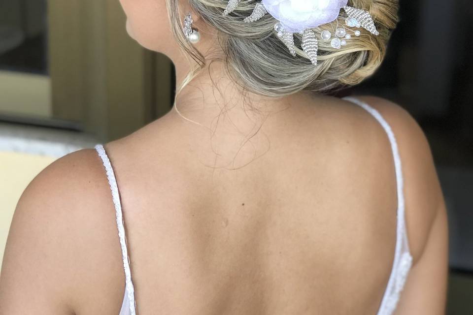 Penteado romântico coque baixo