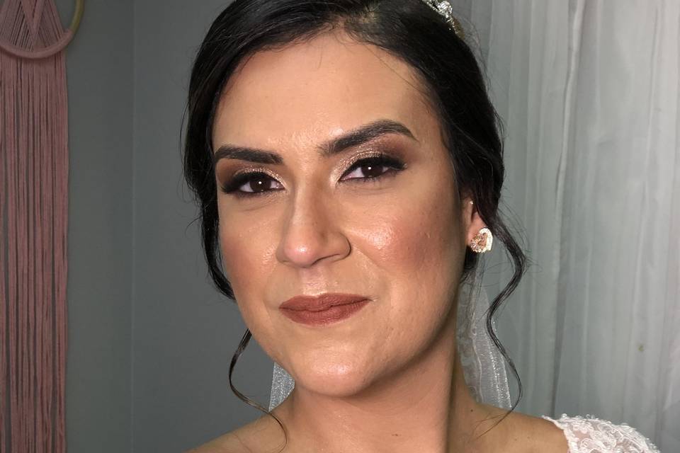 Cris Souza Makeup