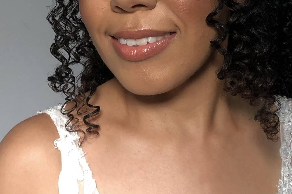 Cris Souza Makeup